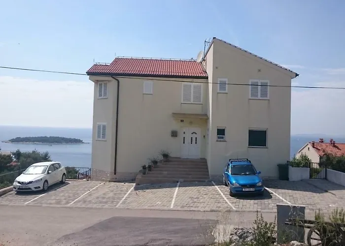 Ela - Sea View Apartmán